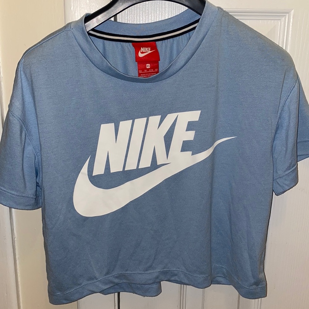 Nike crop top 💙